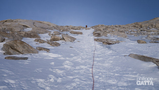 Abseiling down from Makalu La (© P. Gatta)