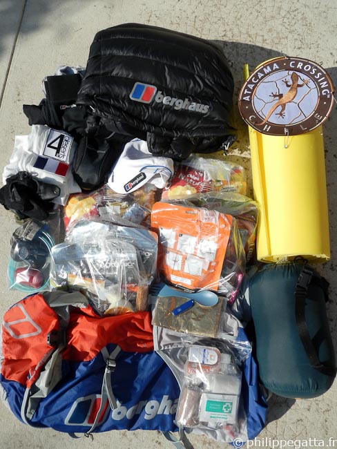 Kit and food for the Atacama Crossing (© P. Gatta)