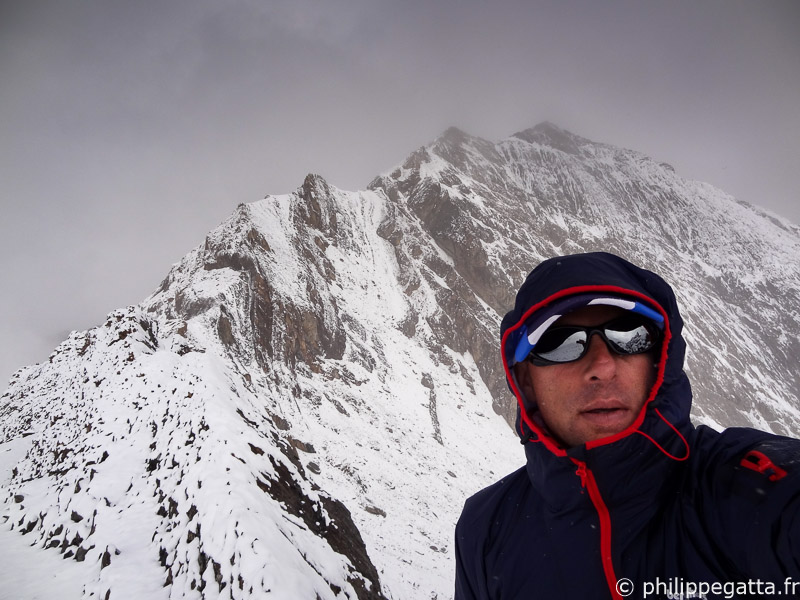 Philippe crossing Nyingma Gyansen La, Dolpo (© P. Gatta)