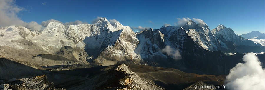 Everest region seen from Ama Dablam camp 1 (© P. Gatta)