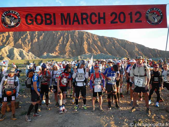 Start of the stage 1 of Gobi March (© P. Gatta)