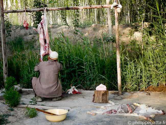 A local in a village between CP1 and CP2 (© P. Gatta)