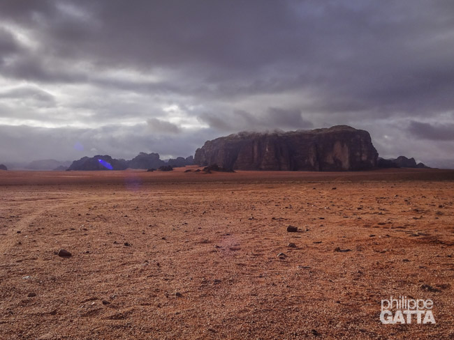 Cloudy day at Camp 1 of the Sahara Race Jordan (© P. Gatta)