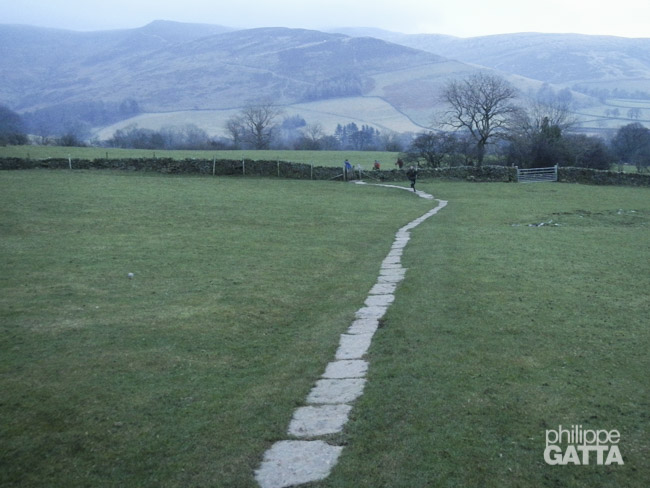 Start of the Spine at Edale (© P. Gatta)
