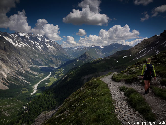 Anna toward  Col Ferret (© P. Gatta)