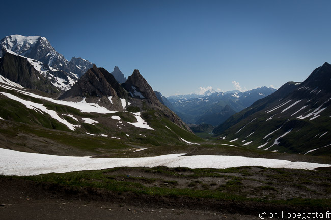 TMB: view from Col de la Seigne, Mont Blanc on the left (© P. Gatta)